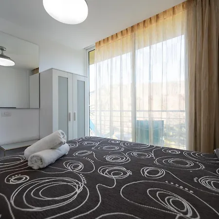 Oasis Holidays & Health - Con Rooftop Terrace *